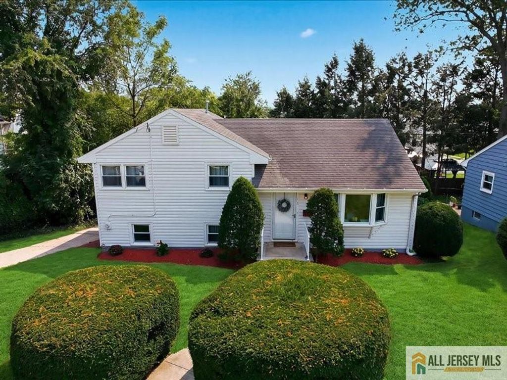 13 Glencourt Avenue, Edison, NJ 08837