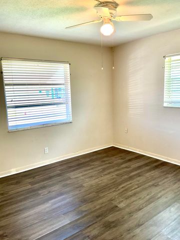 119 SW 10th Court, Boynton Beach, FL 33426