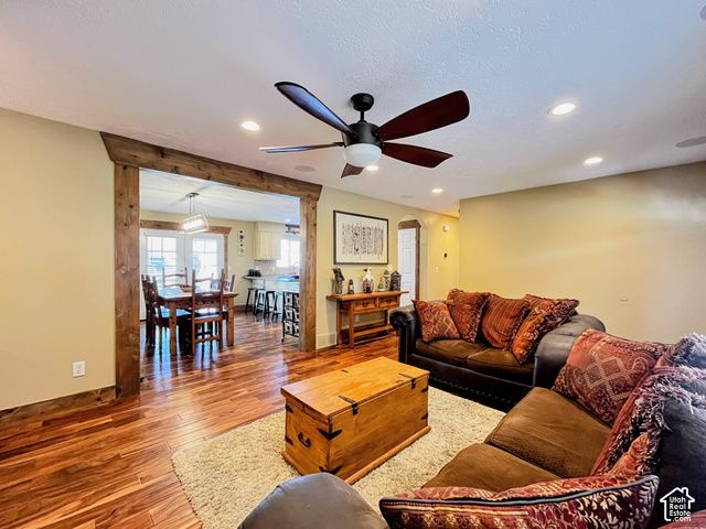 10564 S WEEPING WILLOW DR, Sandy, UT 84092