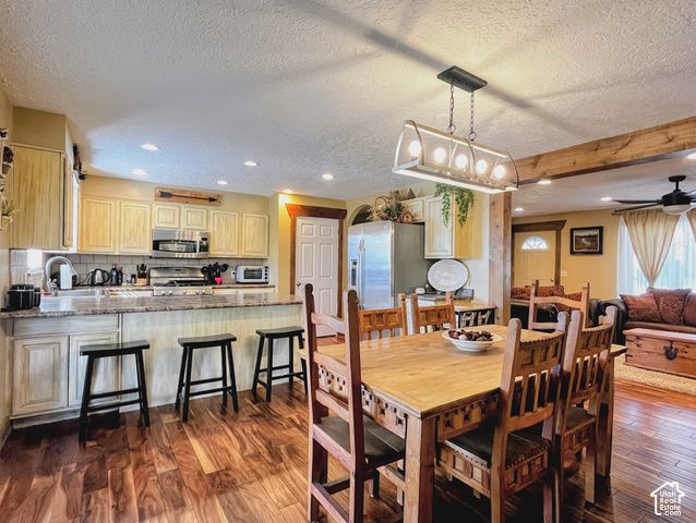 10564 S WEEPING WILLOW DR, Sandy, UT 84092