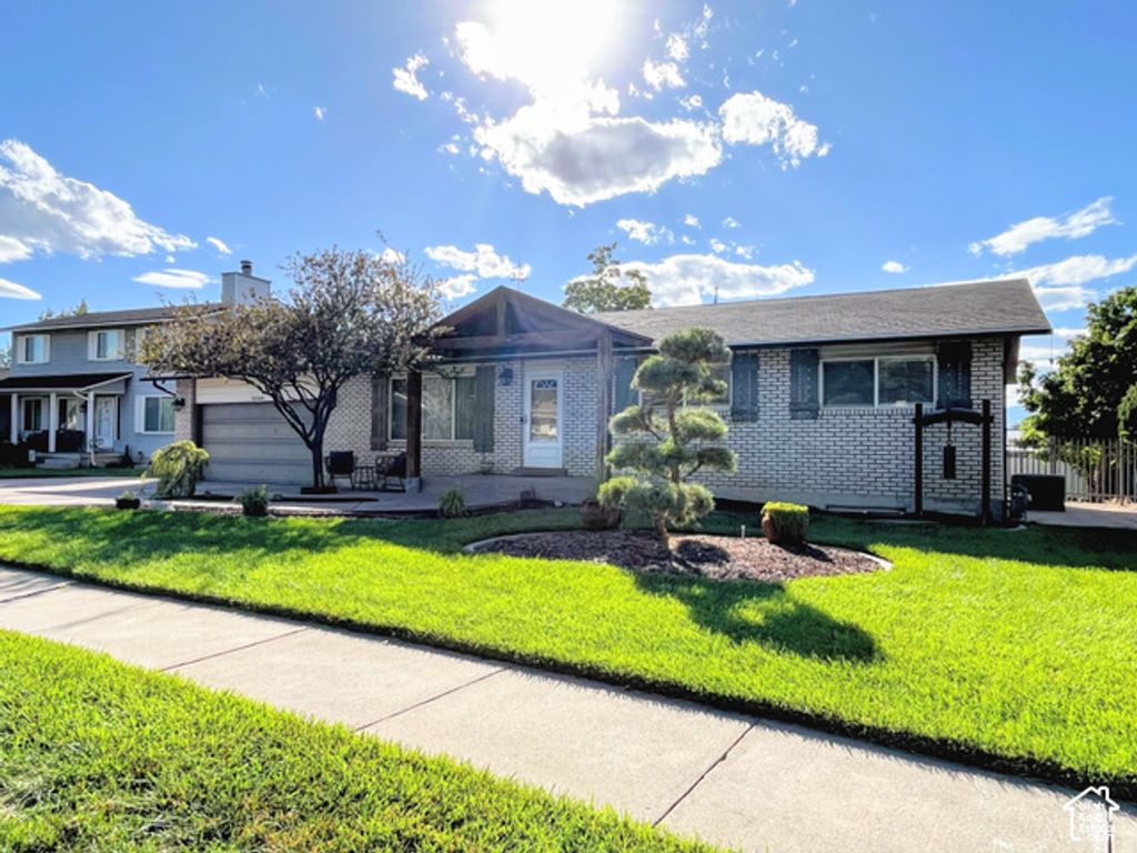 10564 S WEEPING WILLOW DR, Sandy, UT 84092