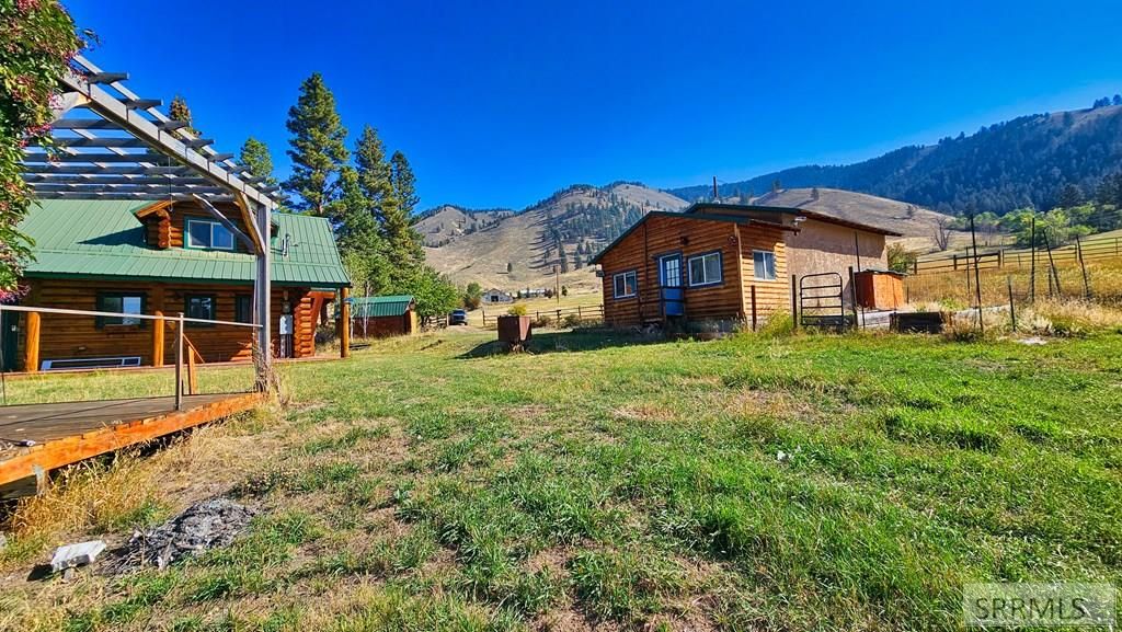 Image 10 of property listing at 53 Runnin Bear Road, Carmen, ID 83462