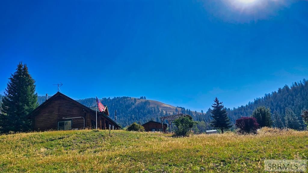 Image 21 of property listing at 53 Runnin Bear Road, Carmen, ID 83462