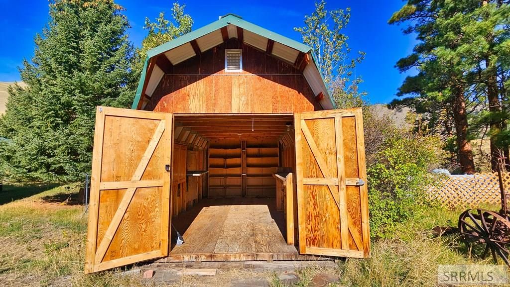 Image 3 of property listing at 53 Runnin Bear Road, Carmen, ID 83462