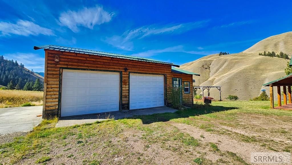 Image 6 of property listing at 53 Runnin Bear Road, Carmen, ID 83462