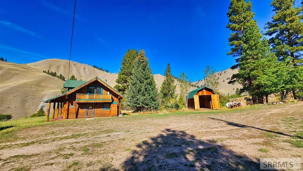 Image 8 of property listing at 53 Runnin Bear Road, Carmen, ID 83462