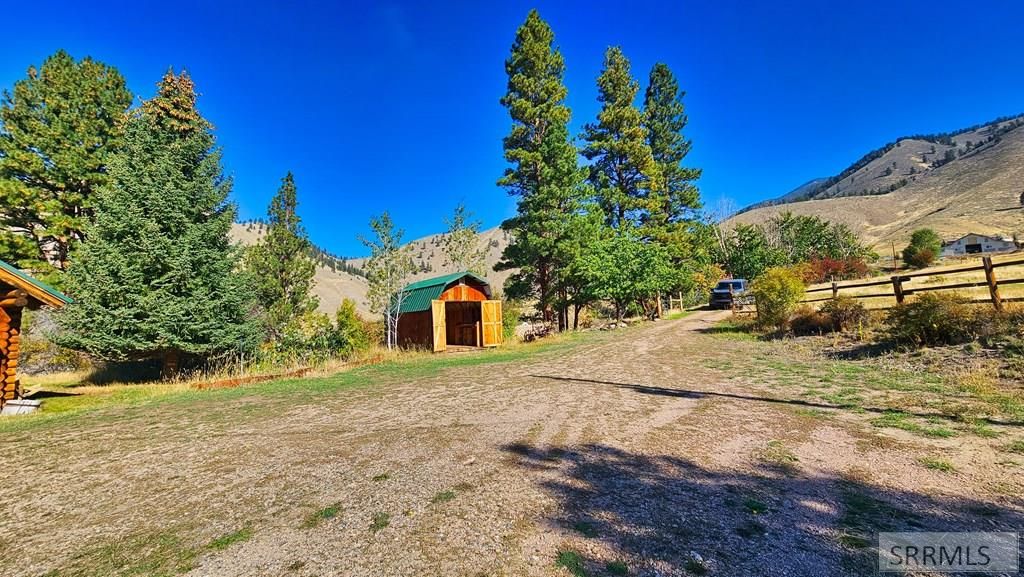 Image 9 of property listing at 53 Runnin Bear Road, Carmen, ID 83462