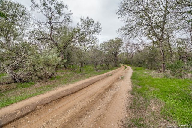 2660 W JETT RD, San Antonio, TX 78264