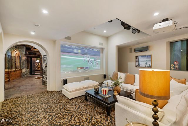 5065 Indianola Way, La Canada Flintridge, CA 91011