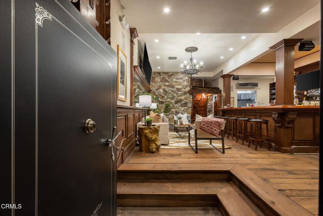 5065 Indianola Way, La Canada Flintridge, CA 91011
