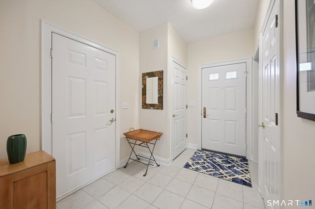 1 Magnolia Circle 1, Farmington, CT 06032