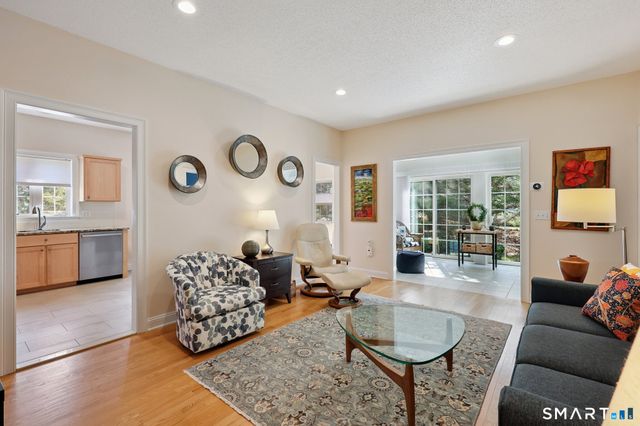 1 Magnolia Circle 1, Farmington, CT 06032