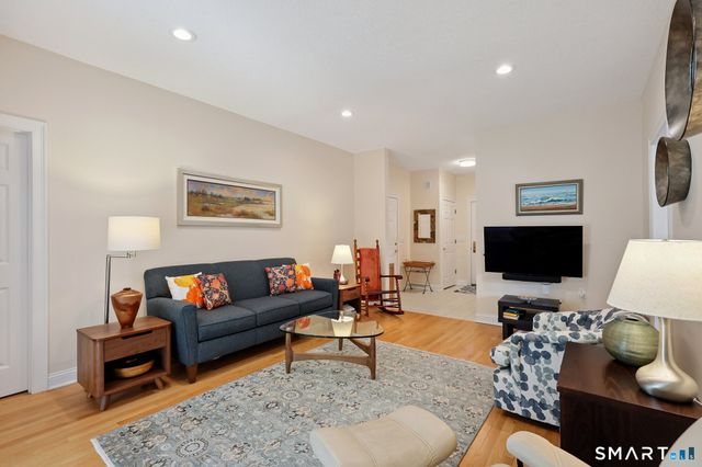 1 Magnolia Circle 1, Farmington, CT 06032