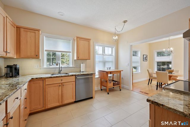 1 Magnolia Circle 1, Farmington, CT 06032