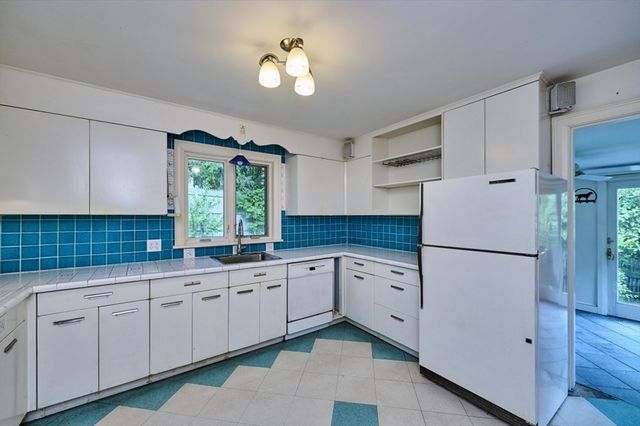119 Rawson Rd, Brookline, MA 02445