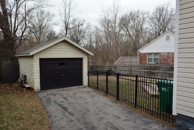 6016 Feltman Drive, Evansville, IN 47711