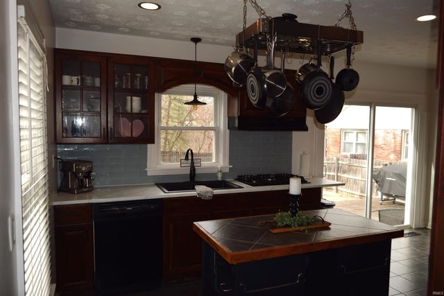 6016 Feltman Drive, Evansville, IN 47711