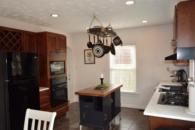 6016 Feltman Drive, Evansville, IN 47711