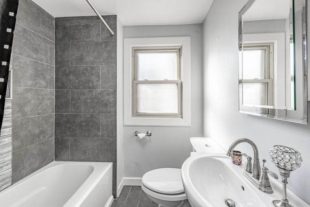 6724 S Kolin Avenue, Chicago, IL 60629