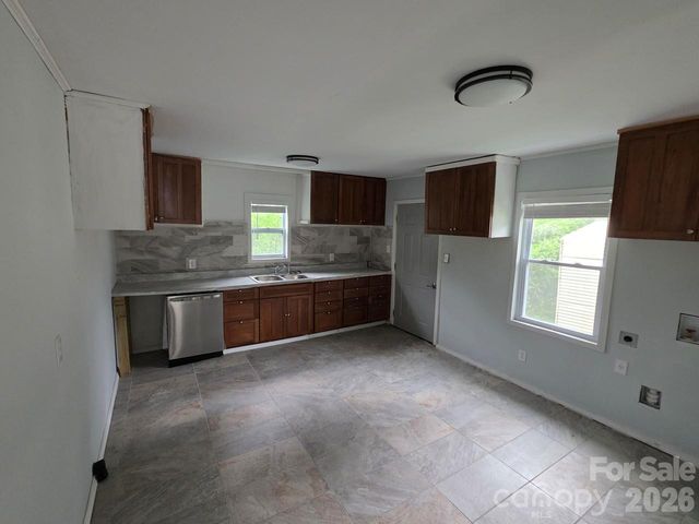 2700 226 Highway S, Marion, NC 28752