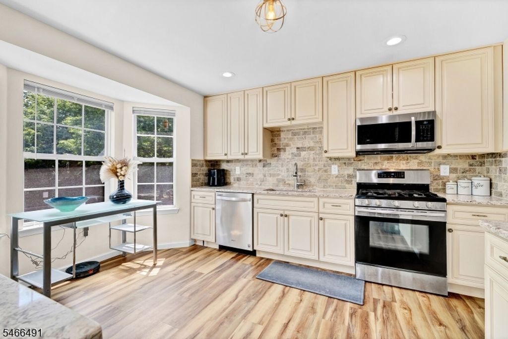 810 Plymouth Rd, North Brunswick Twp., NJ 08902 — exterior