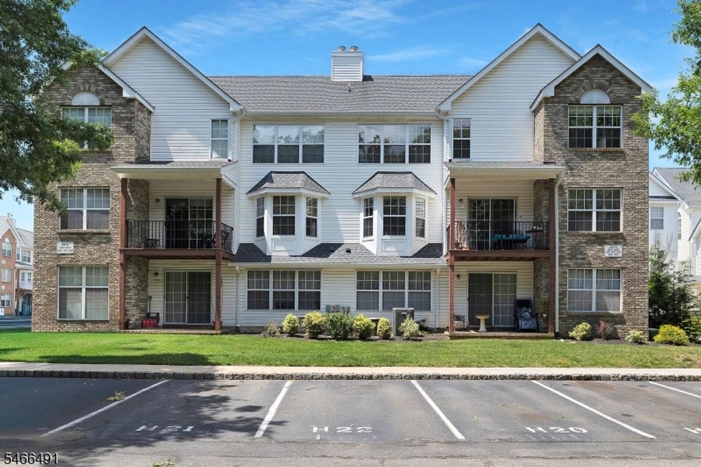 810 Plymouth Rd, North Brunswick Twp., NJ 08902 — photo 2