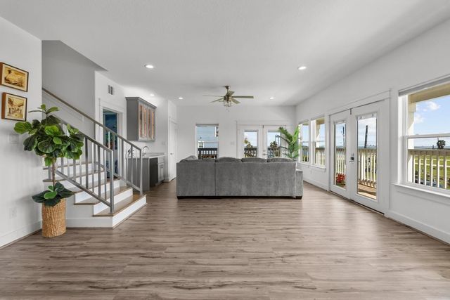 118 22nd Street, San Leon, TX 77539