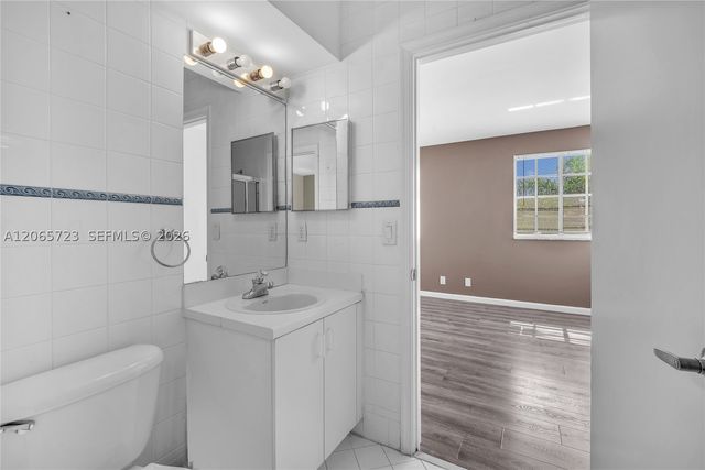 3698 San Simeon Cir, Weston, FL 33331