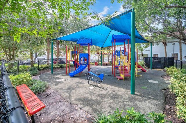 3698 San Simeon Cir, Weston, FL 33331