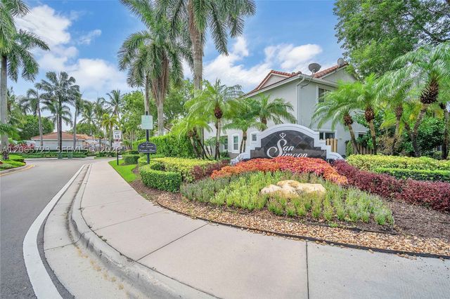 3698 San Simeon Cir, Weston, FL 33331