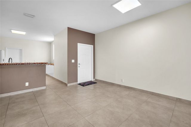 3698 San Simeon Cir, Weston, FL 33331