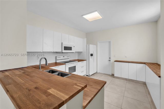 3698 San Simeon Cir, Weston, FL 33331