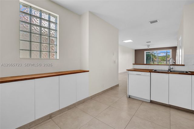 3698 San Simeon Cir, Weston, FL 33331