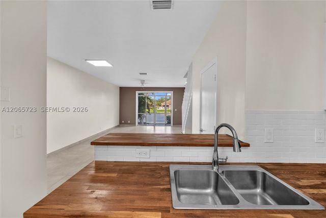 3698 San Simeon Cir, Weston, FL 33331