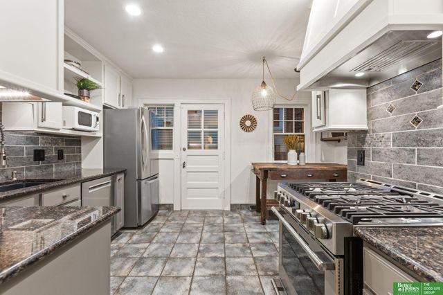 4250 William Street, Omaha, NE 68105