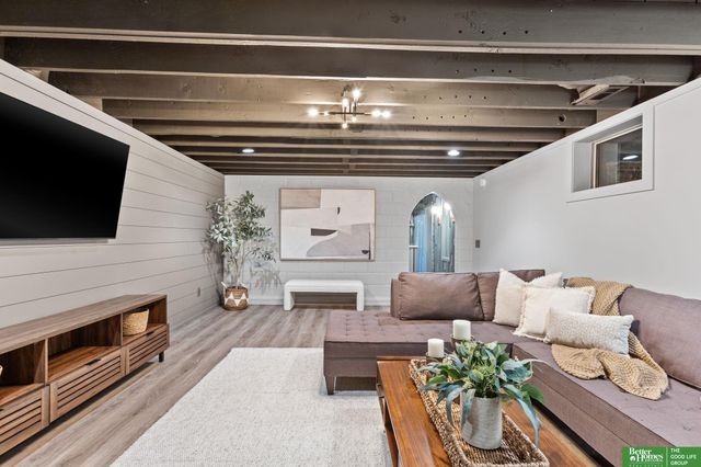 4250 William Street, Omaha, NE 68105