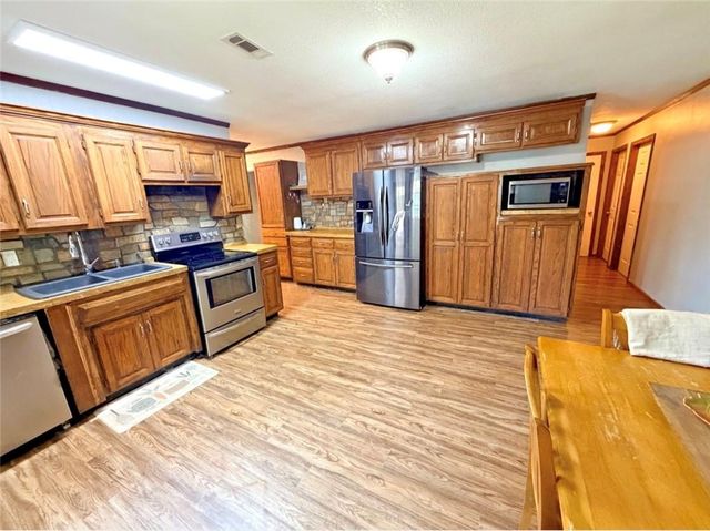 977 NW 1651 Road, Bates City, MO 64011