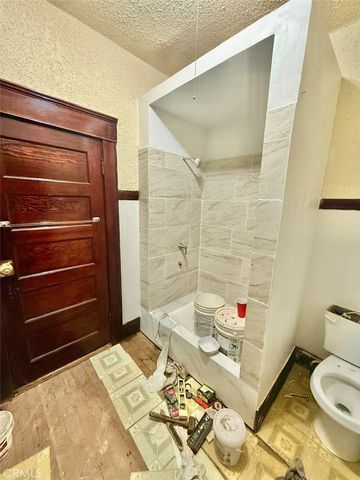 860 W 54th, Los Angeles, CA 90037