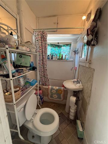 860 W 54th, Los Angeles, CA 90037