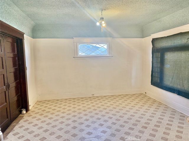 860 W 54th, Los Angeles, CA 90037
