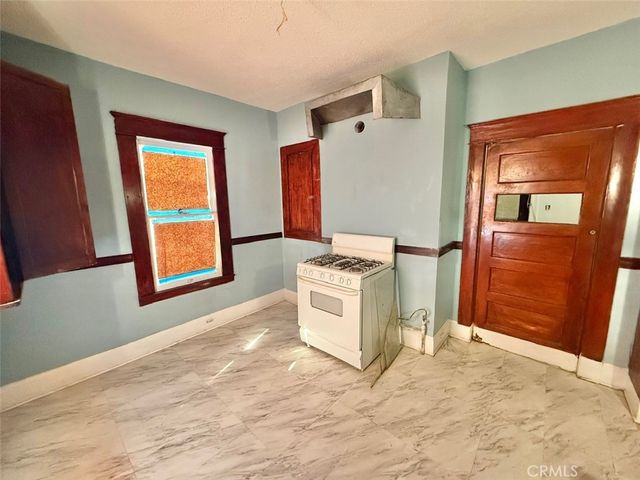 860 W 54th, Los Angeles, CA 90037
