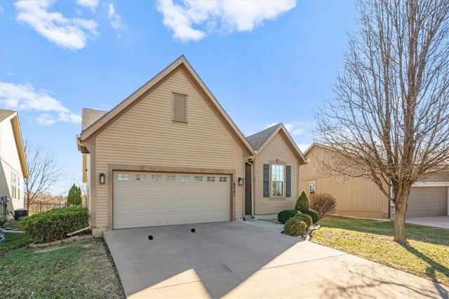 9047 Meadow View Drive, Lenexa, KS 66227