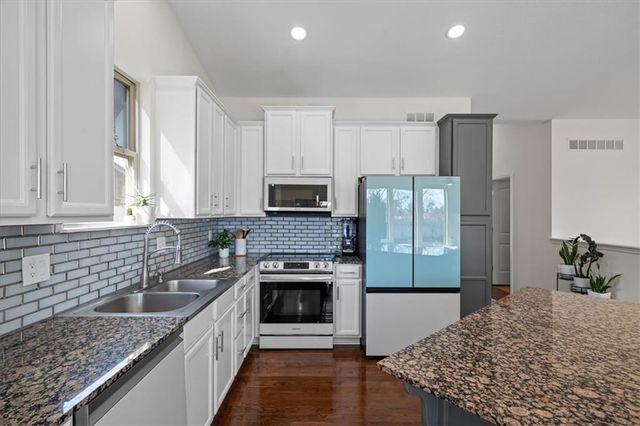 9047 Meadow View Drive, Lenexa, KS 66227