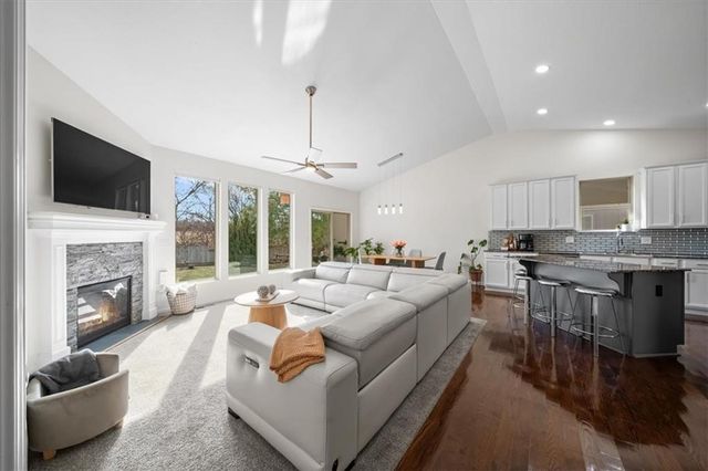 9047 Meadow View Drive, Lenexa, KS 66227