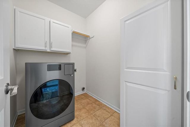 9047 Meadow View Drive, Lenexa, KS 66227