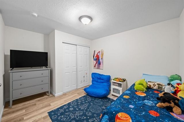 9047 Meadow View Drive, Lenexa, KS 66227