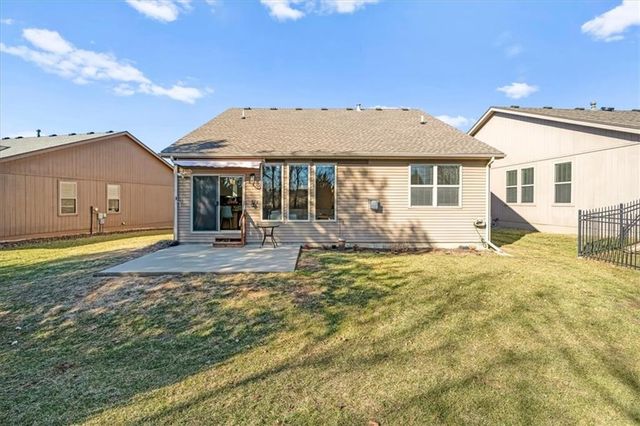 9047 Meadow View Drive, Lenexa, KS 66227