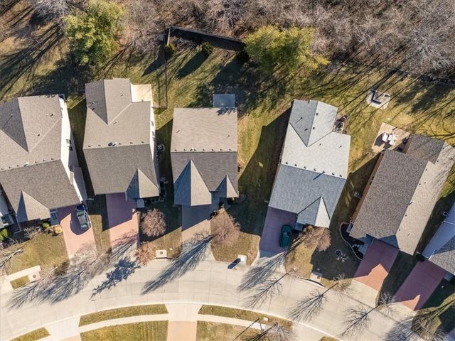 9047 Meadow View Drive, Lenexa, KS 66227