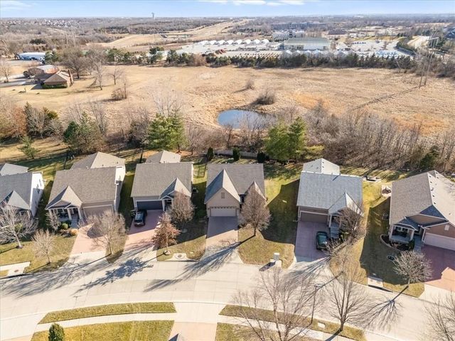 9047 Meadow View Drive, Lenexa, KS 66227