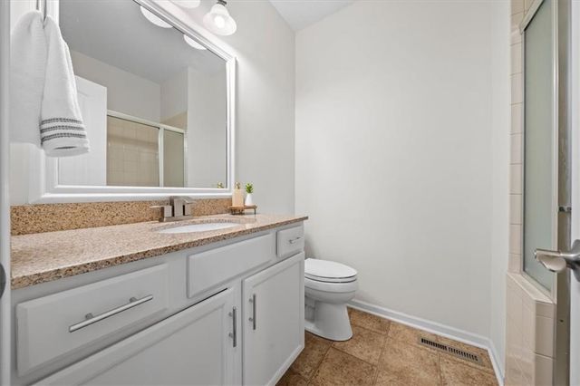 9047 Meadow View Drive, Lenexa, KS 66227